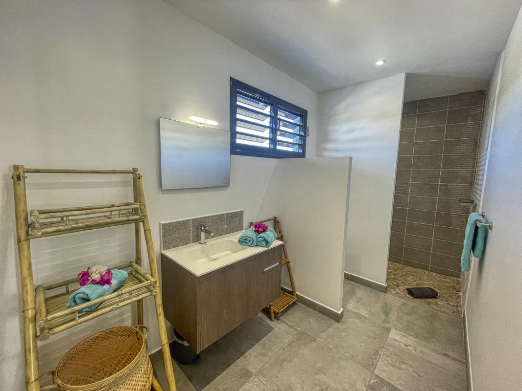 Location villa 4 chambres Saint François Guadeloupe- salle de bain chambre 1-18